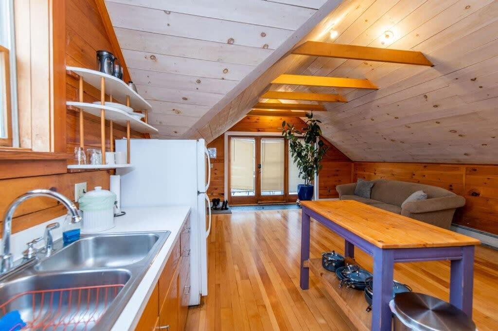 Bright And Cozy Treehouse Apartment เบอร์ลิงตัน ภายนอก รูปภาพ