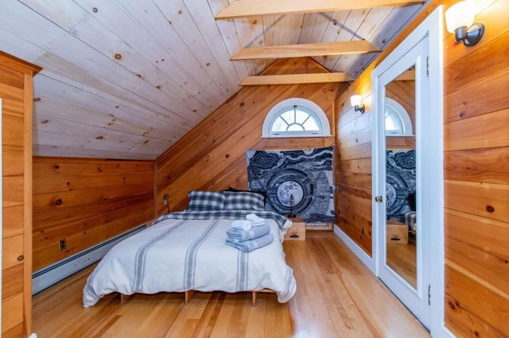 Bright And Cozy Treehouse Apartment เบอร์ลิงตัน ภายนอก รูปภาพ