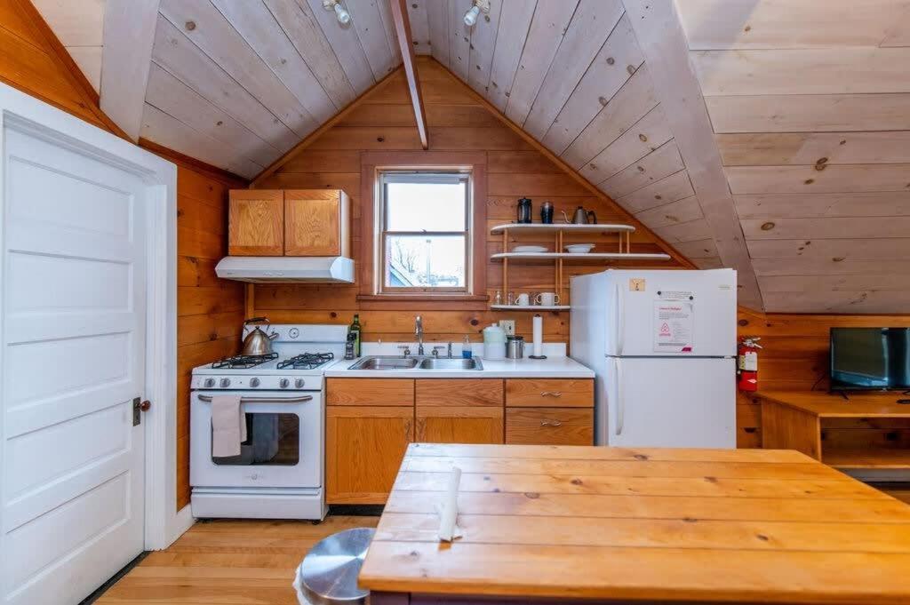 Bright And Cozy Treehouse Apartment เบอร์ลิงตัน ภายนอก รูปภาพ