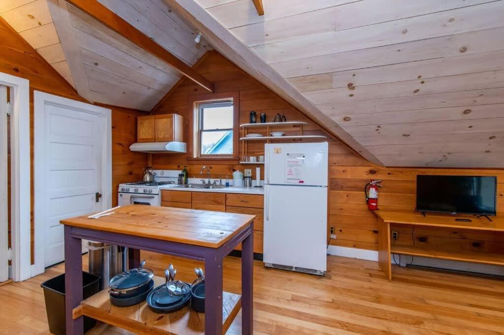 Bright And Cozy Treehouse Apartment เบอร์ลิงตัน ภายนอก รูปภาพ