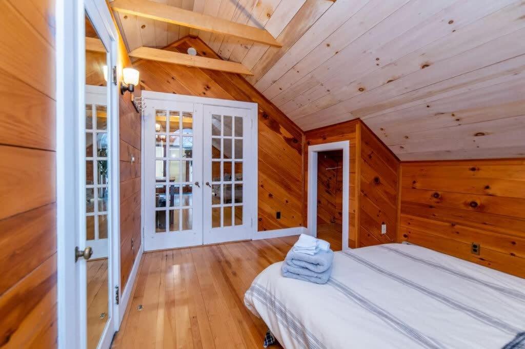 Bright And Cozy Treehouse Apartment เบอร์ลิงตัน ภายนอก รูปภาพ