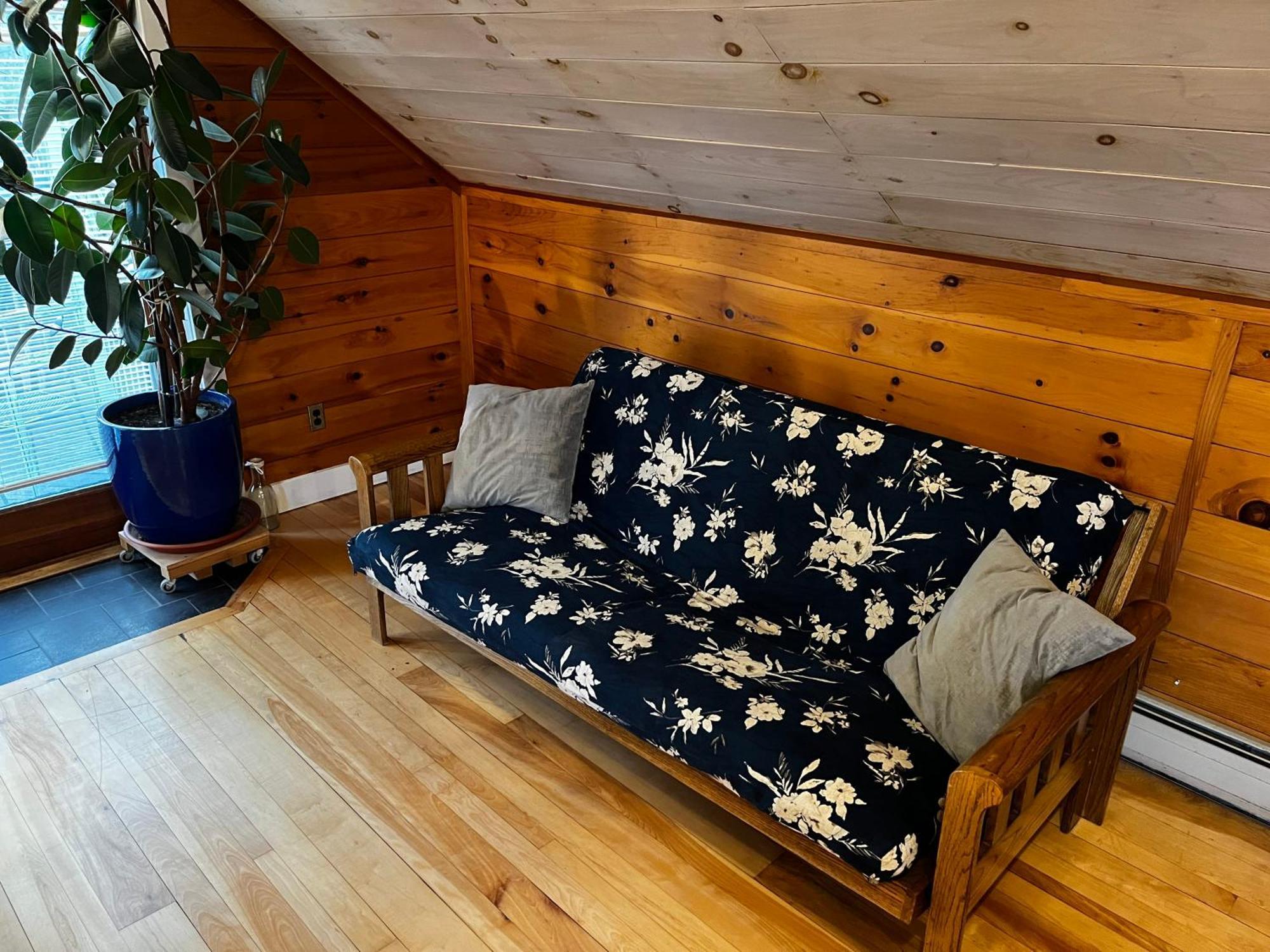 Bright And Cozy Treehouse Apartment เบอร์ลิงตัน ภายนอก รูปภาพ