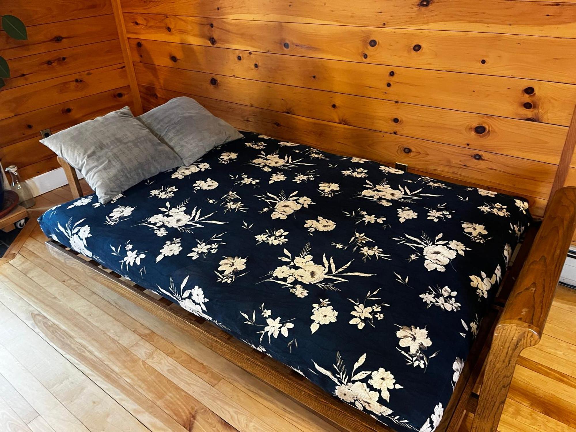 Bright And Cozy Treehouse Apartment เบอร์ลิงตัน ภายนอก รูปภาพ
